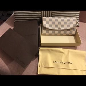 Louis Vuitton Emily Wallet 👛💖